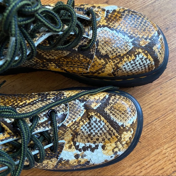 RARE Vintage Dr. Martens Snake Print Boots - Picture 13 of 13